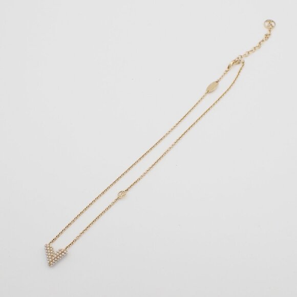 LOUIS VUITTON Collier Essential V Necklace Imitation Pearl GHW - Picture 2 of 11